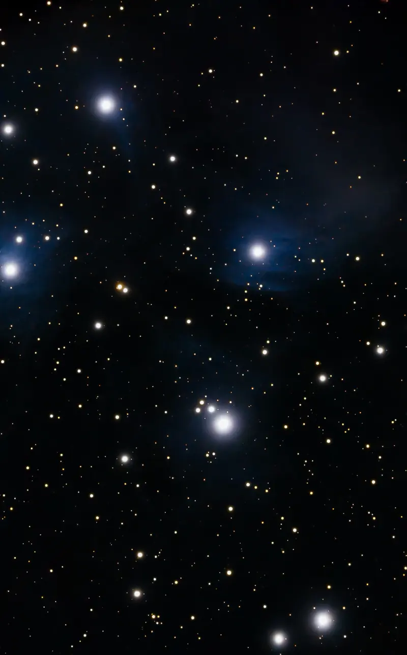 Las Pléyades, un cúmulo de estrellas azules brillantes